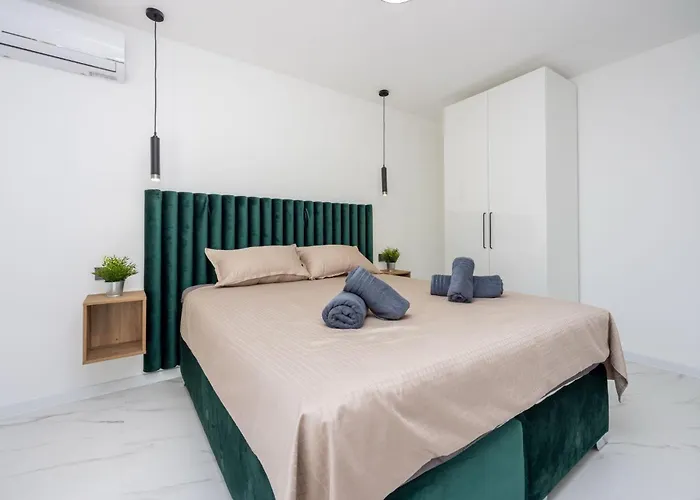 בית נופש Family Friendly House With A Swimming Pool Baska, Krk - 24089 *