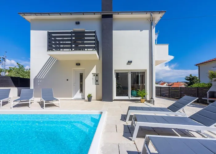 בית נופש Family Friendly House With A Swimming Pool Baska, Krk - 24089